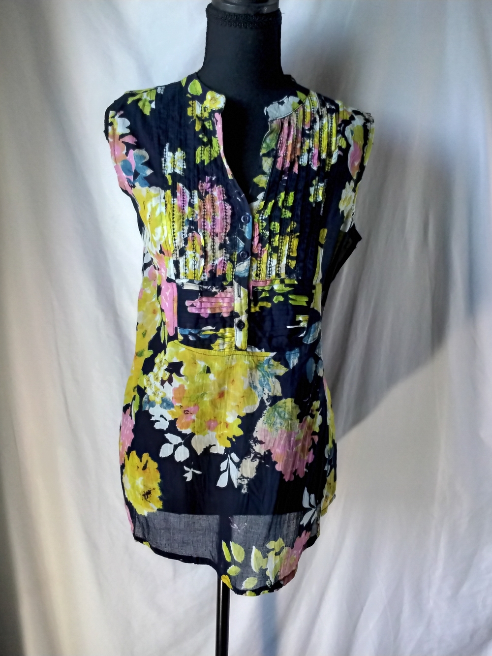 Magazine Navy Floral Pintuck Tunic - Yellow & Pink